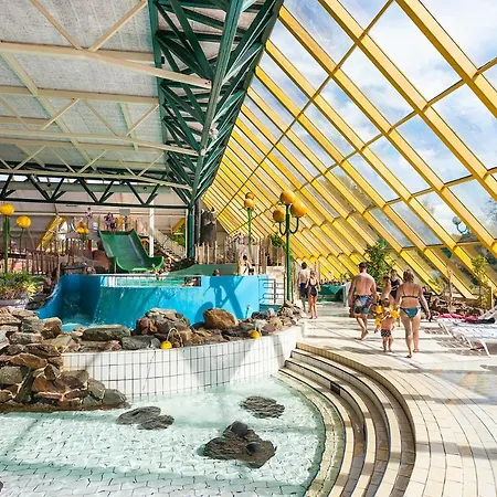 Oostappen Vakantiepark Hengelhoef Nv منتجع 3*